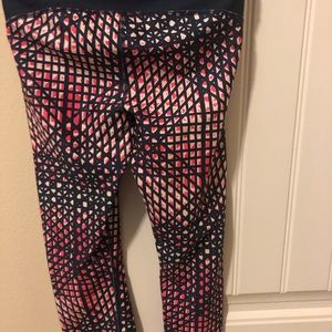 XS under Armour crop leggings